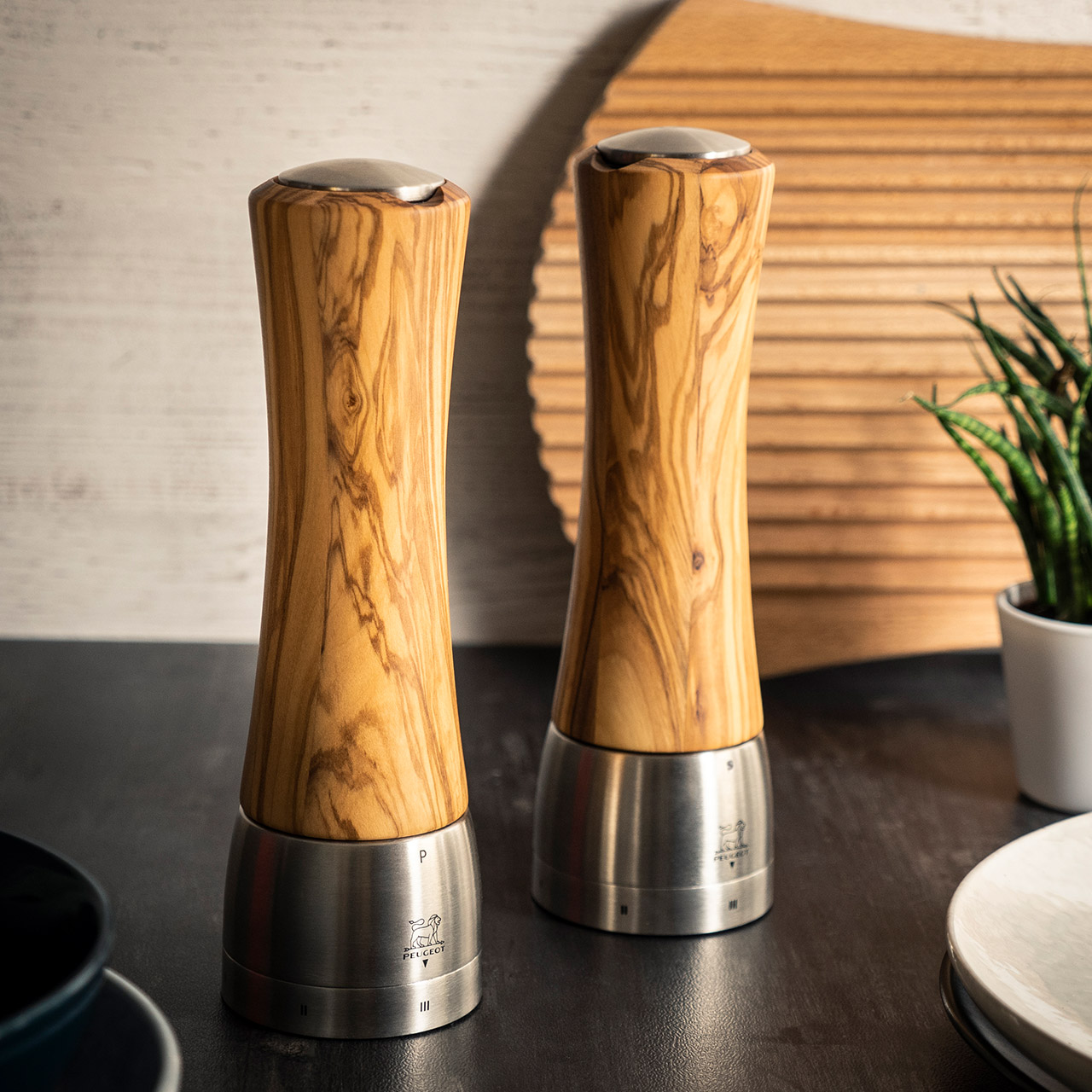 Pfeffermühle 21 cm Olivenholz/Edelstahl Madras, Krug, Töpferei