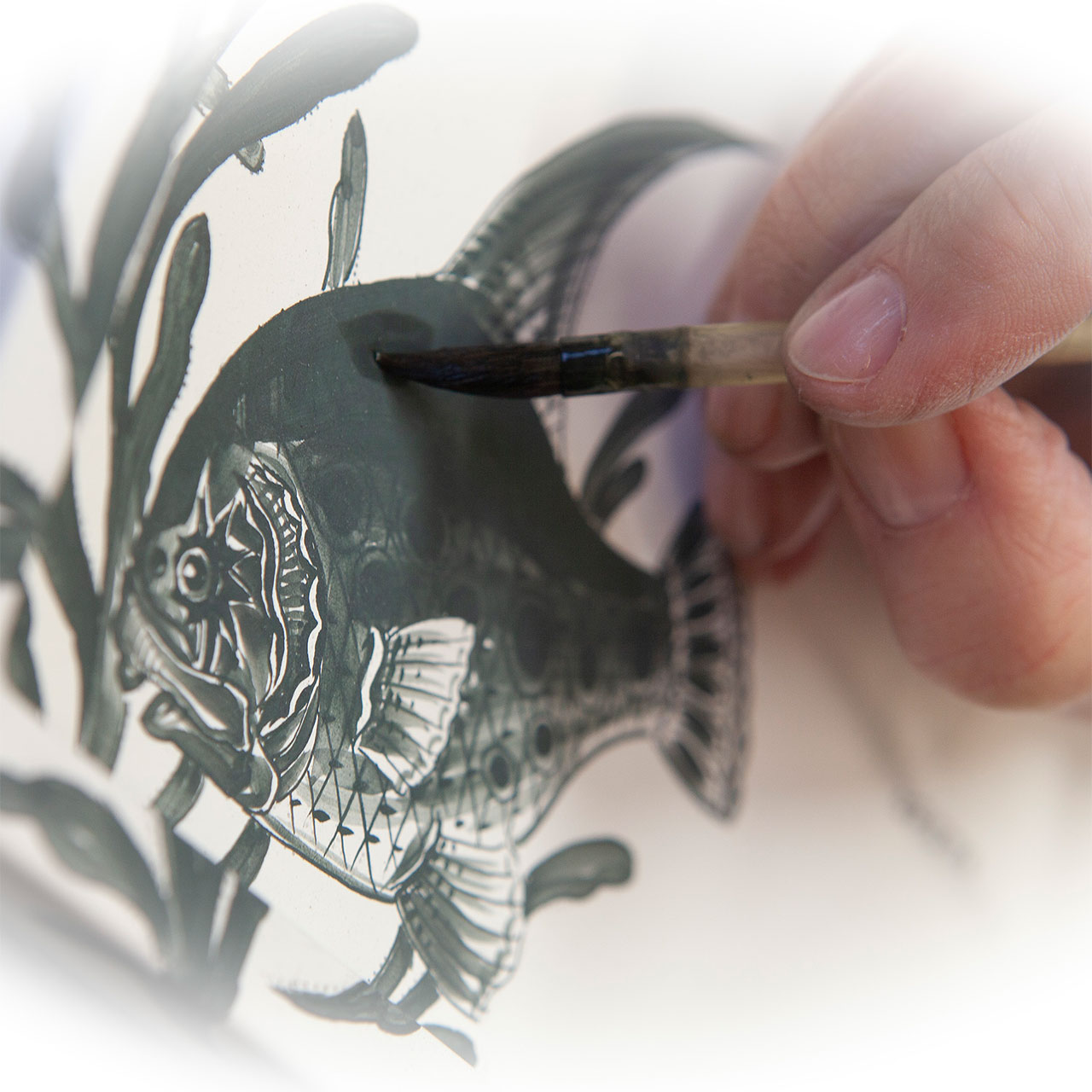 Gourmet plate 28.5 cm motif fish, Körperteil, Finger, Hand, Person