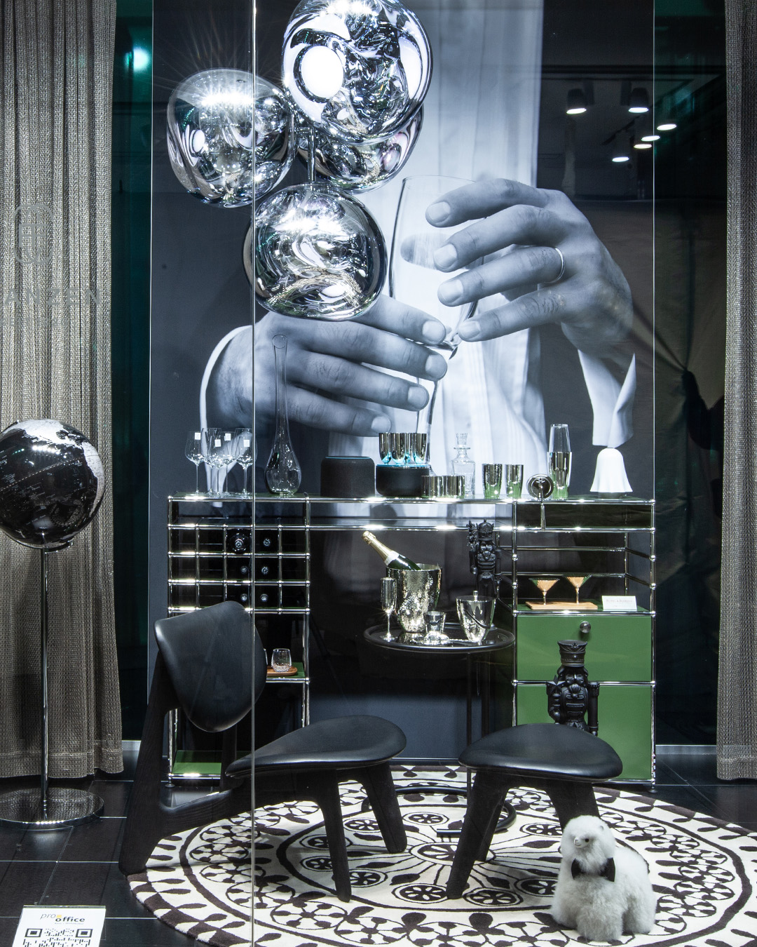 Innenarchitektur, Stuhl, Tasse, Teppich, Hund