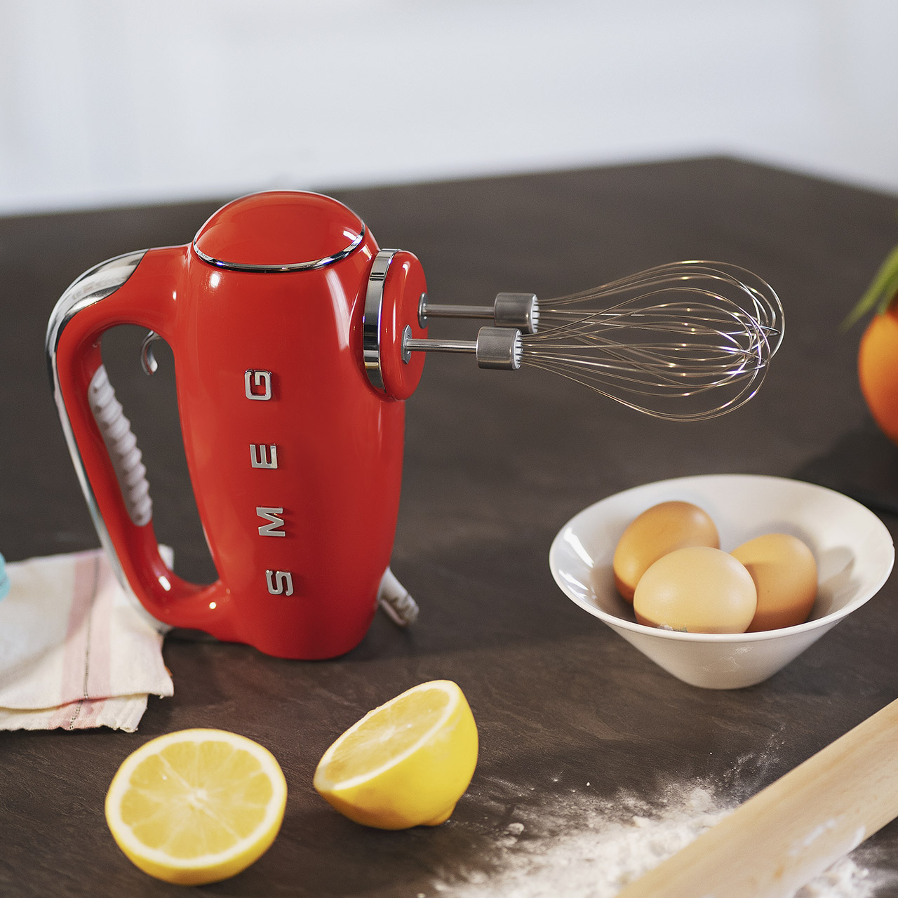 Hand mixer red