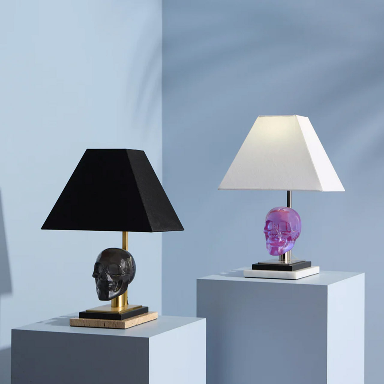 Table lamp purple, Lampe, Tischlampe, Person, Lampenschirm