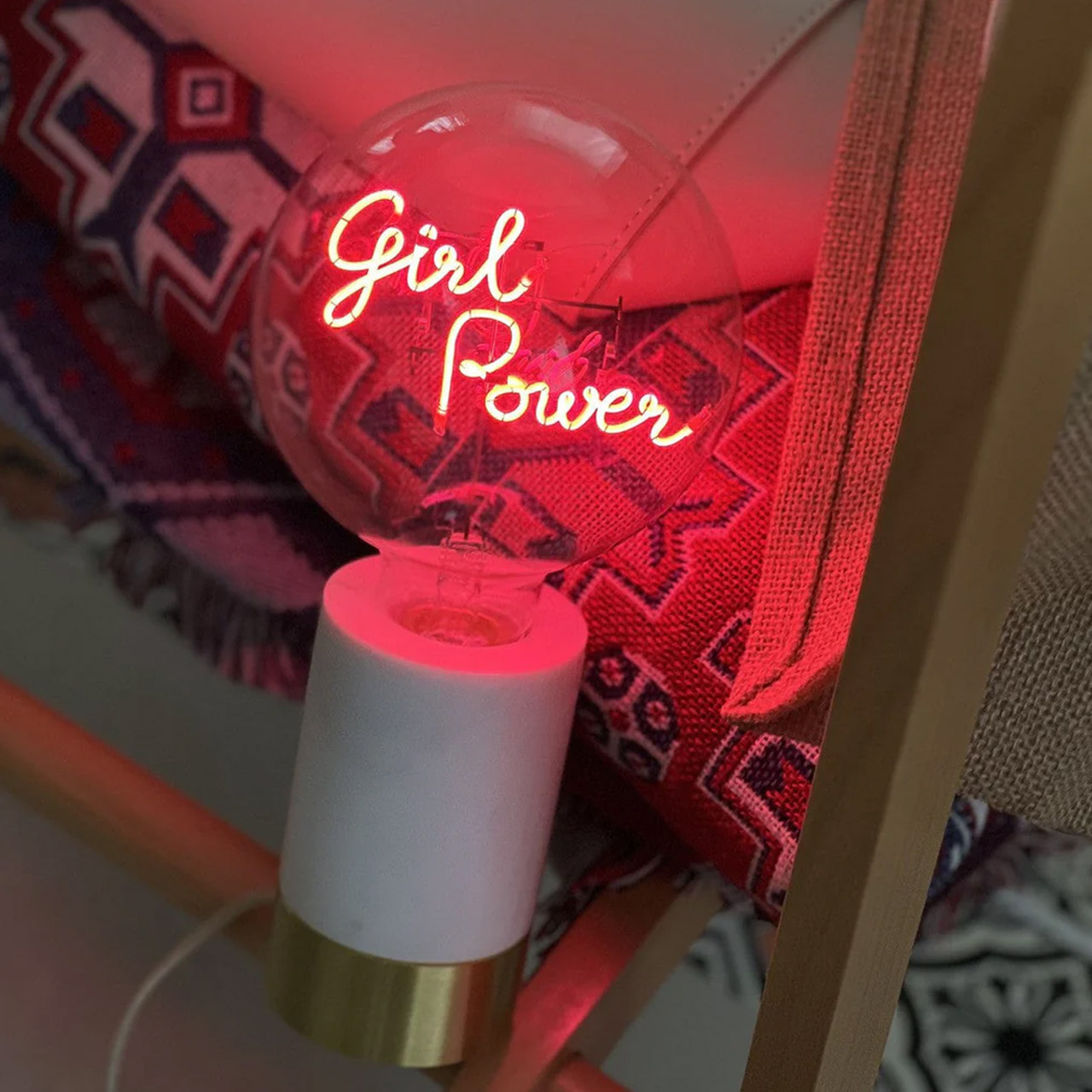 Decorative Bulb GIRL POWER, Licht