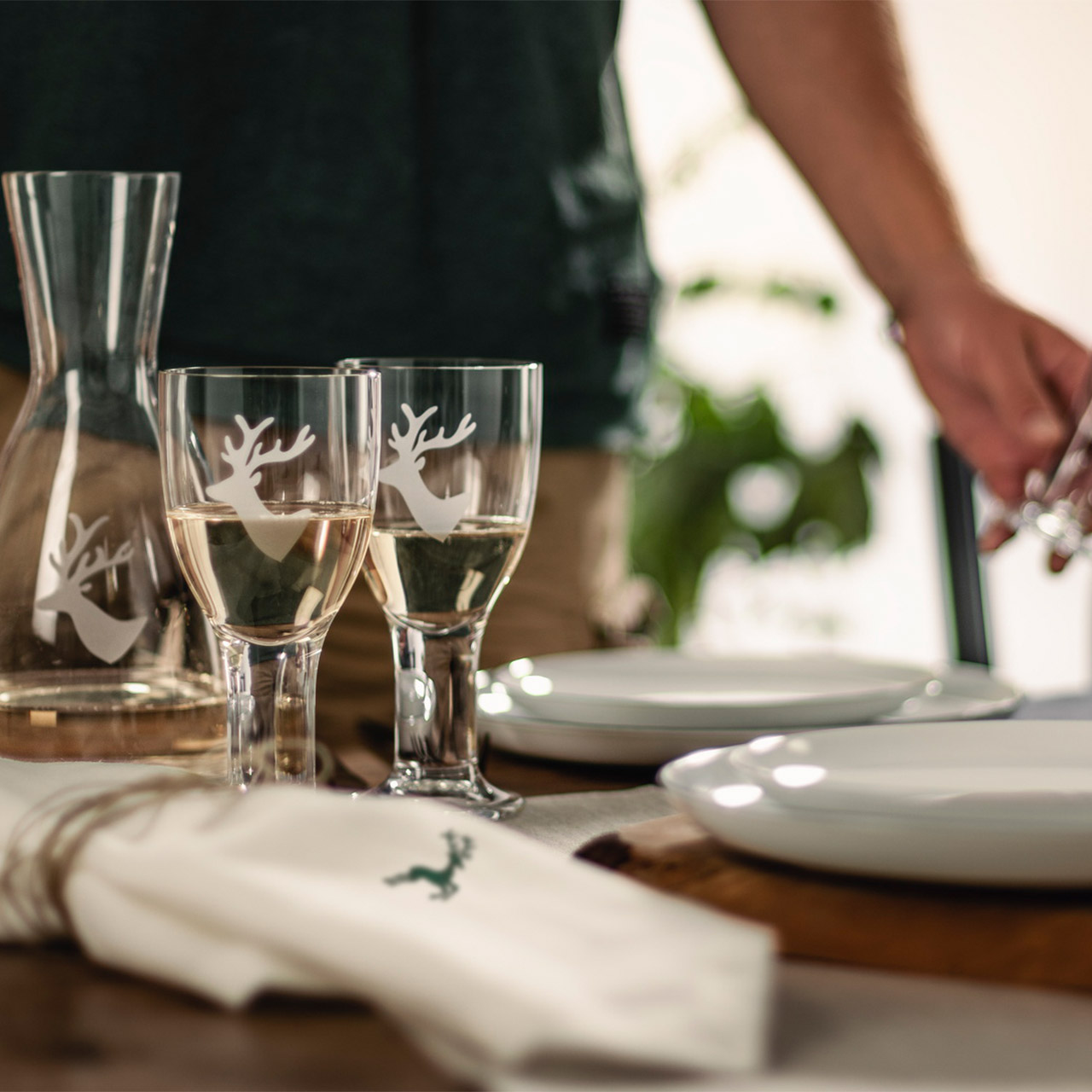 Tankard 0.50 l, Glas, Kelch, Weinglas, Person, Tischplatte