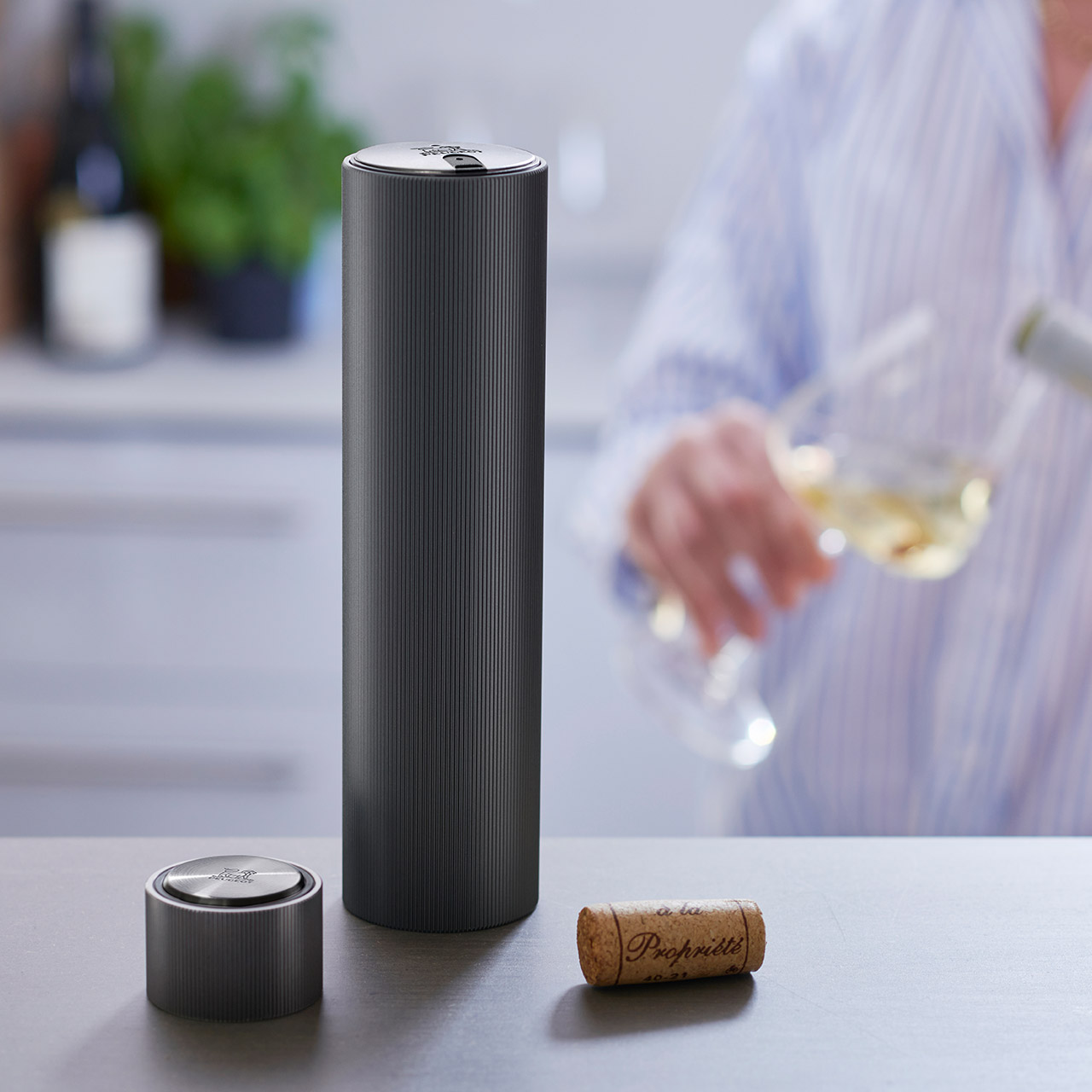 Corkscrew electric 21 cm carbon finish, Person