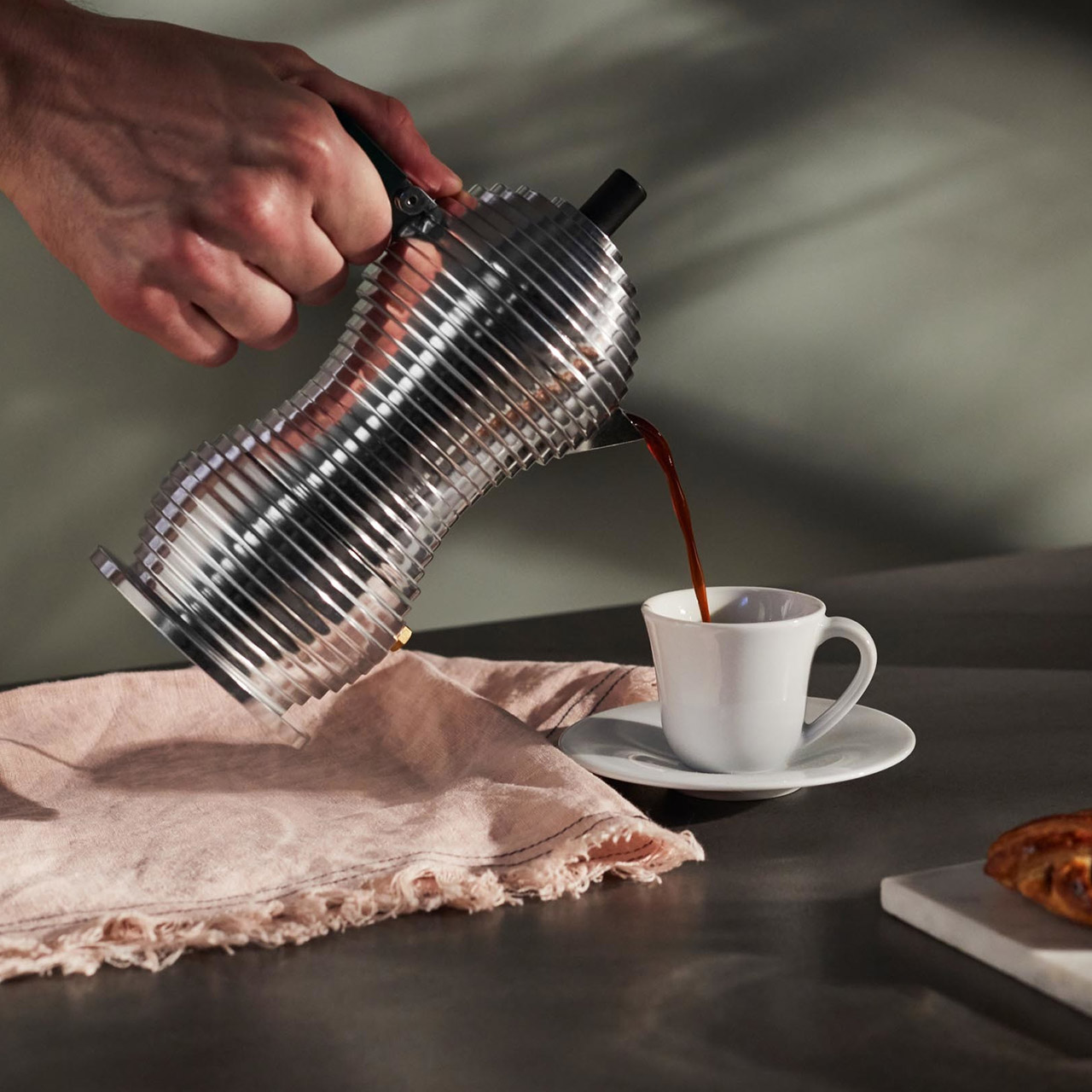 Espresso maker 3 cups, Kochen, Essen, Essen einschenken, Tasse, Präsentation des Essens